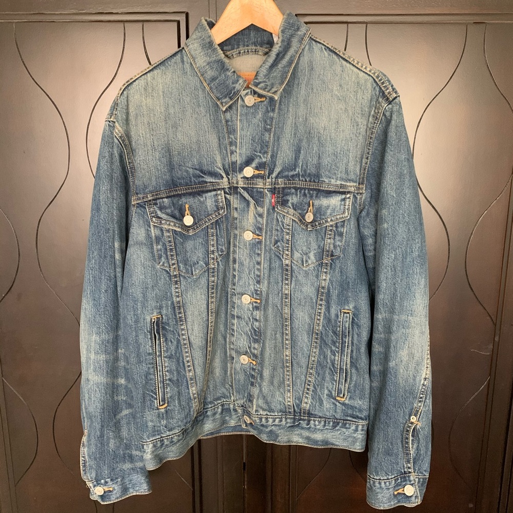Levi’s Classic Medium Stonewashed Denim Jacket - image 1